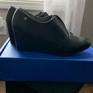 Lifestride Black Leather Wedge Heels size 8.5